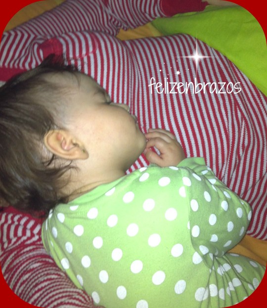 De noche, encima de mamá